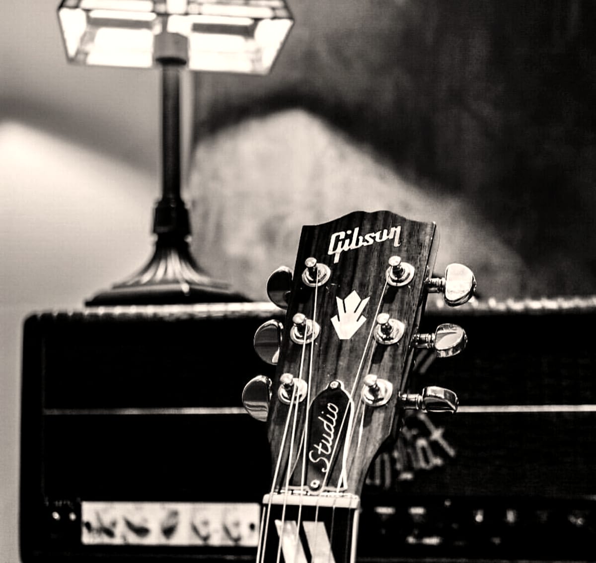 Tête de guitare Gibson, noir et blanc